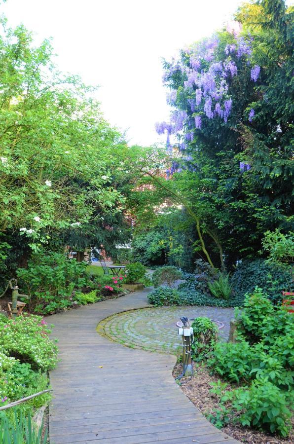 Gaestezimmer Mit Garten In Fischeln Krefeld Luaran gambar